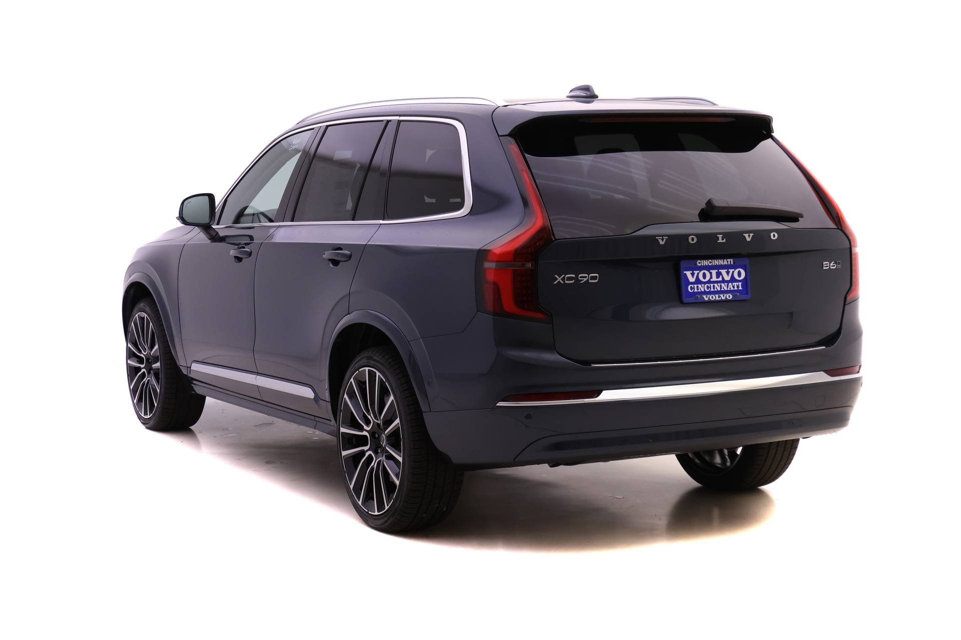 New 2026 Volvo XC90 B6 Plus w/ Protection Package Premier image 5