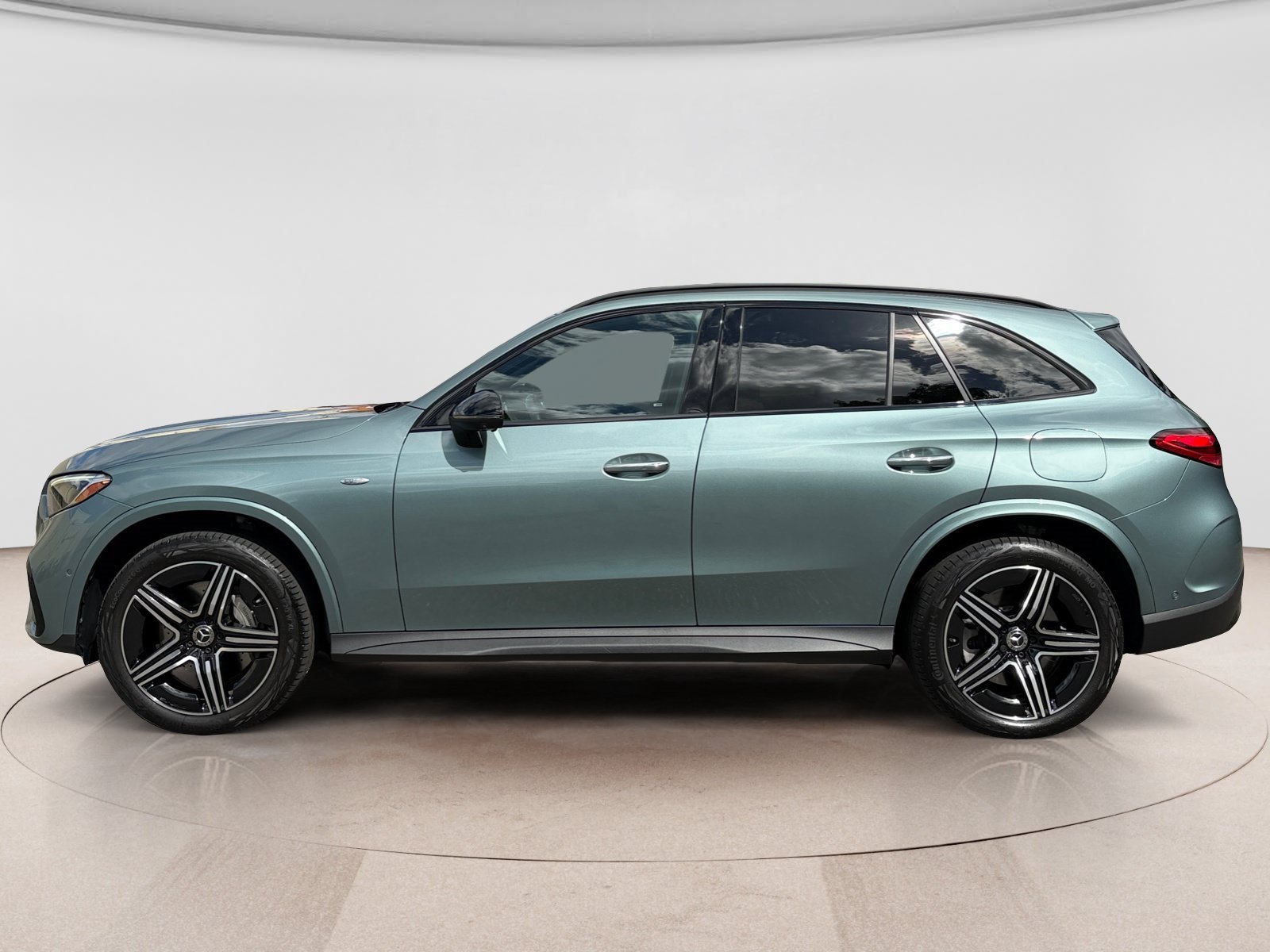 Used 2025 Mercedes-Benz GLC 350e 4MATIC image 2