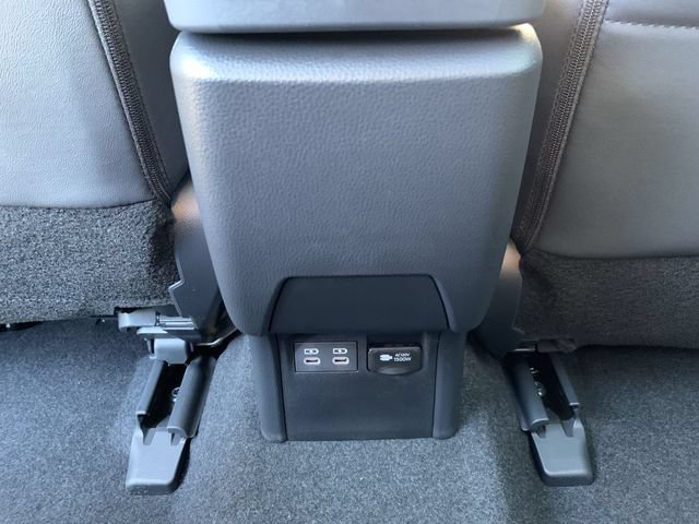 New 2025 Toyota Prius Plug-In Hybrid FWD image 33