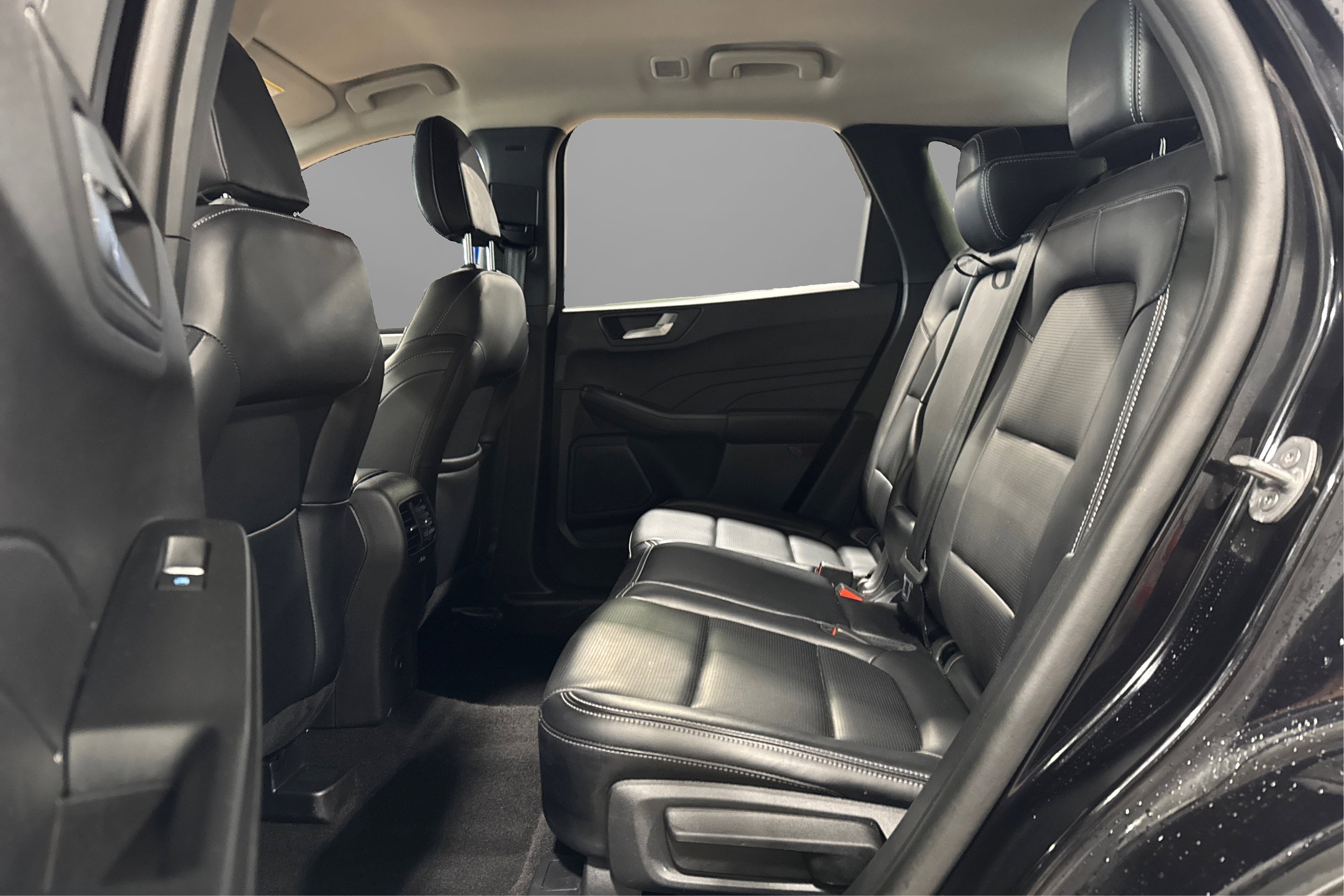 Used 2025 Ford Escape Platinum AWD/4WD image 38
