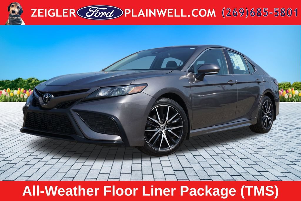Used 2022 Toyota Camry SE w/ Cold Weather Package