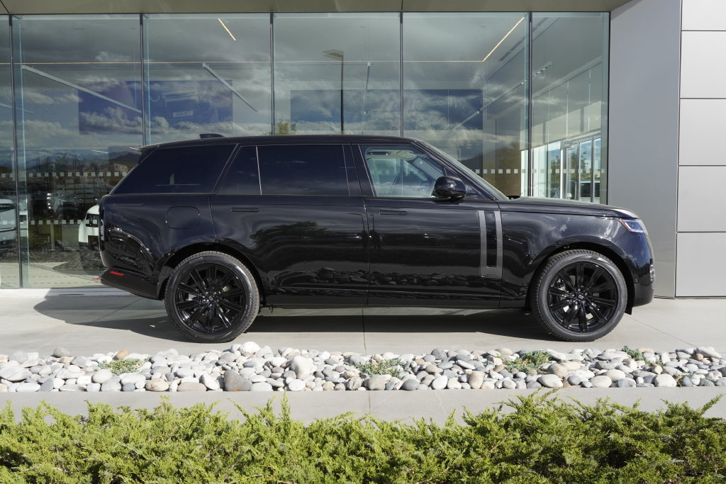 New 2027 Land Rover Range Rover Long Wheelbase SE AWD/4WD image 7