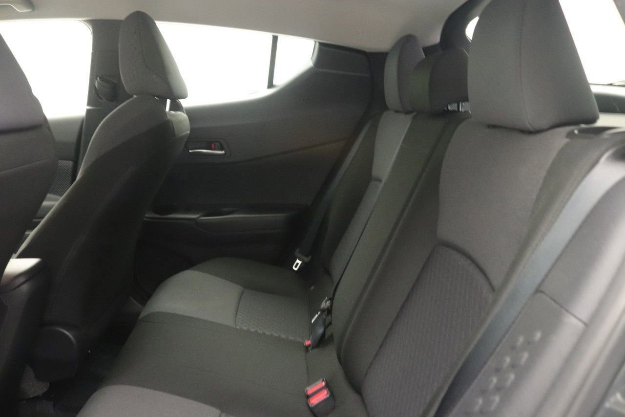 Used 2020 Toyota C-HR LE image 32