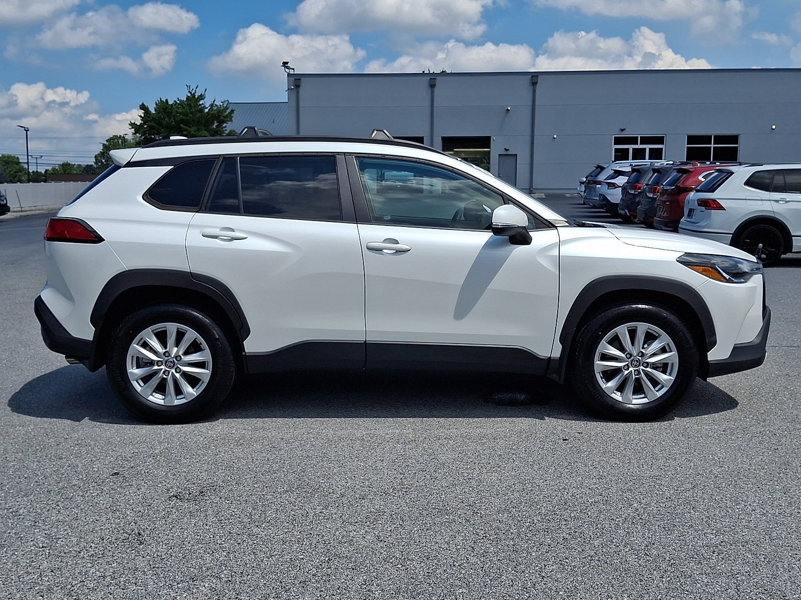 Certified 2022 Toyota Corolla Cross LE w/ Moonroof Package AWD/4WD image 8