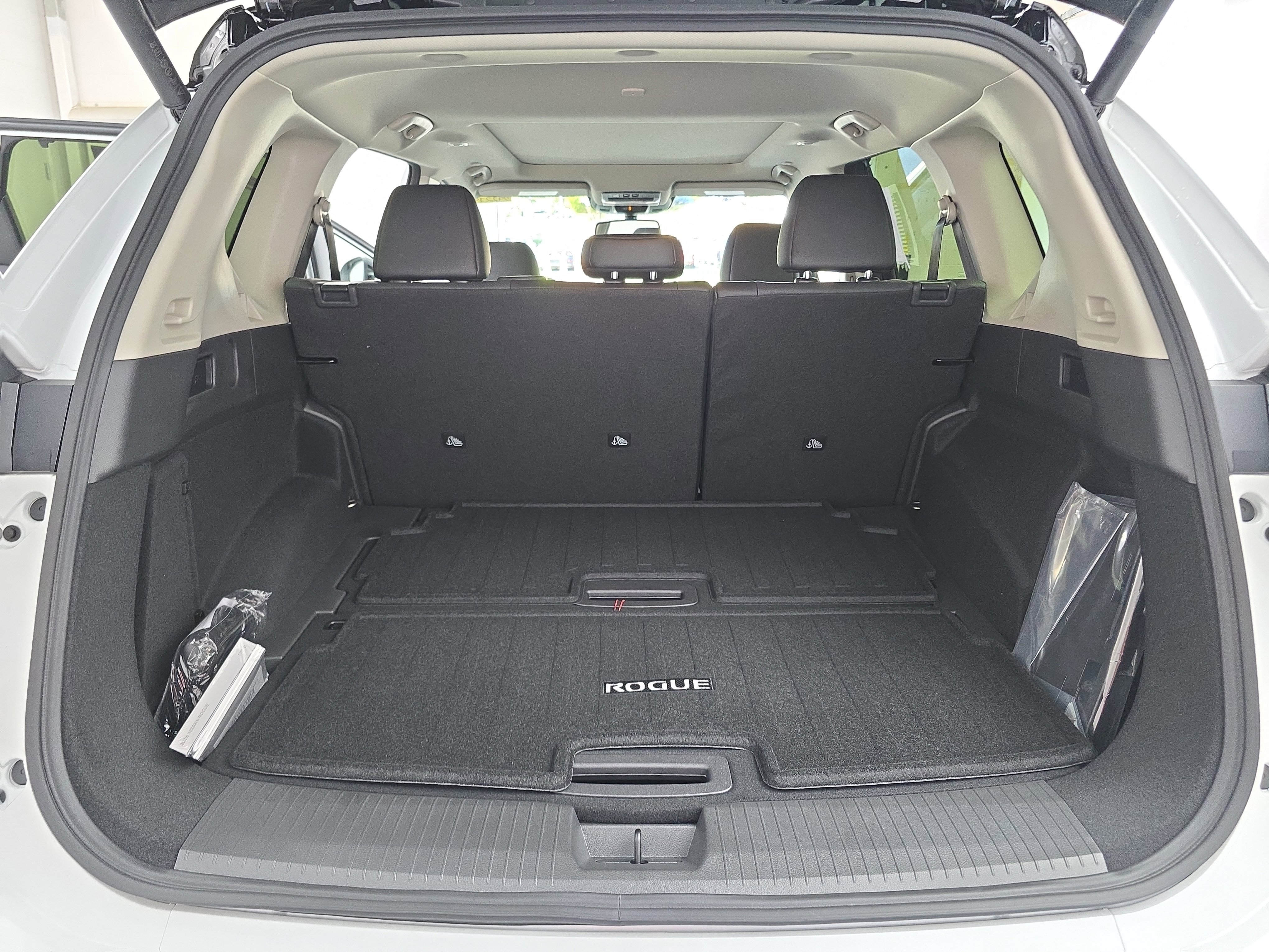 New 2026 Nissan Rogue Platinum image 12