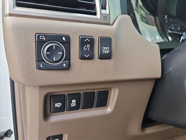 Used 2014 Lexus GX 460 w/ Premium Package AWD/4WD image 22