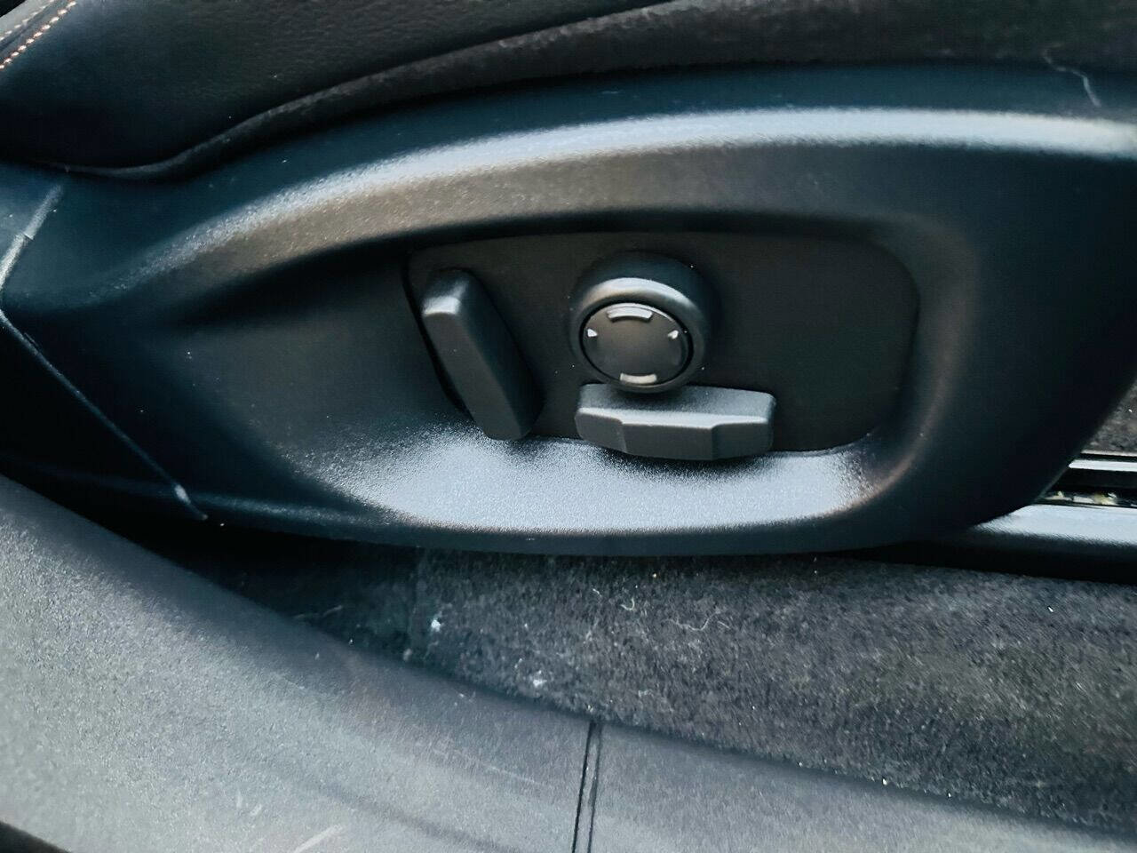 Used 2017 Jaguar F-PACE Prestige image 33