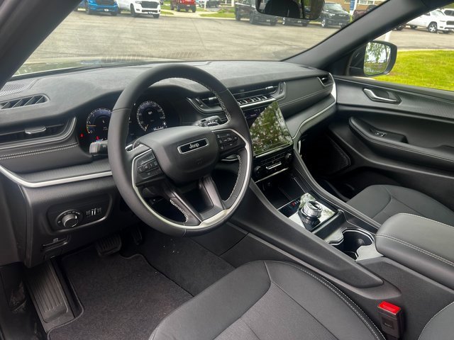 New 2025 Jeep Grand Cherokee Laredo X w/ Luxury Tech Group I image 18