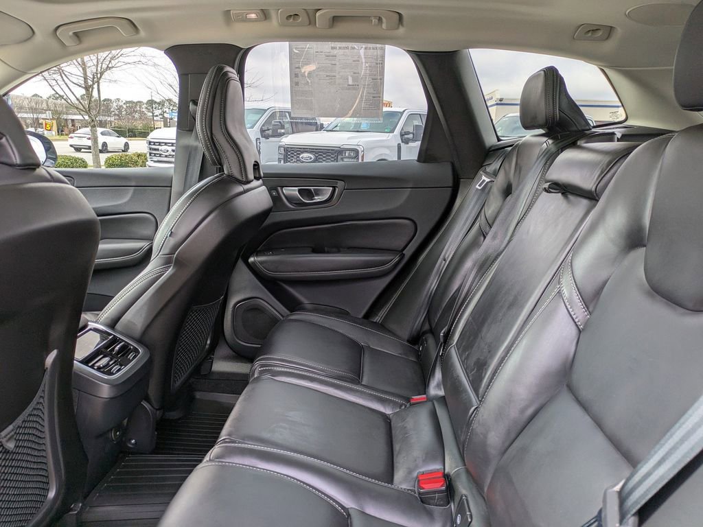 Certified 2024 Volvo XC60 B5 Ultimate w/ Protection Package Premier image 14