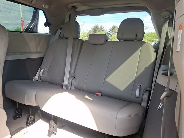 Used 2019 Toyota Sienna XLE w/ XLE Navigation Package AWD/4WD image 10
