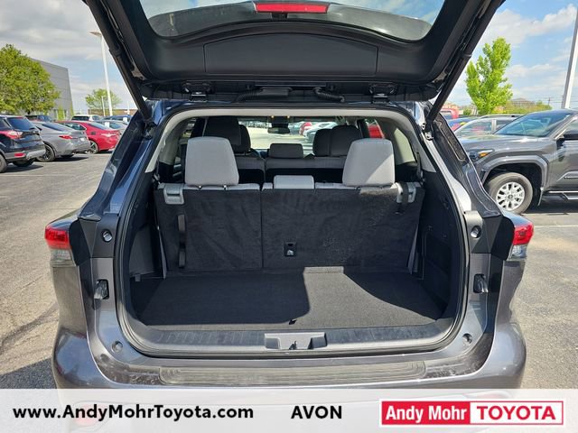 Used 2023 Toyota Highlander LE FWD image 12