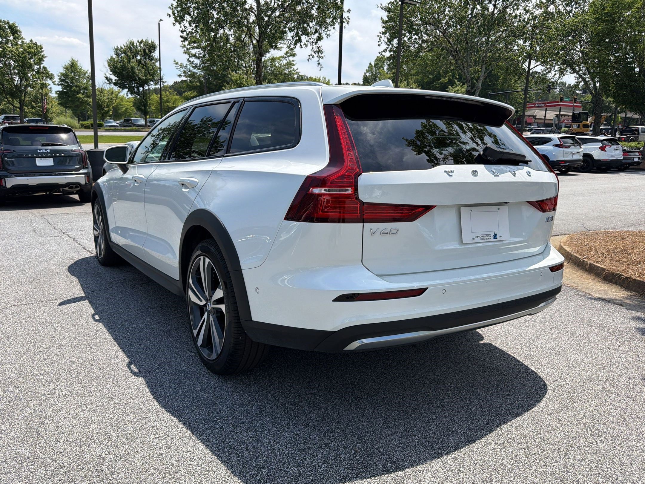 Used 2025 Volvo V60 B5 Cross Country Plus AWD/4WD image 3