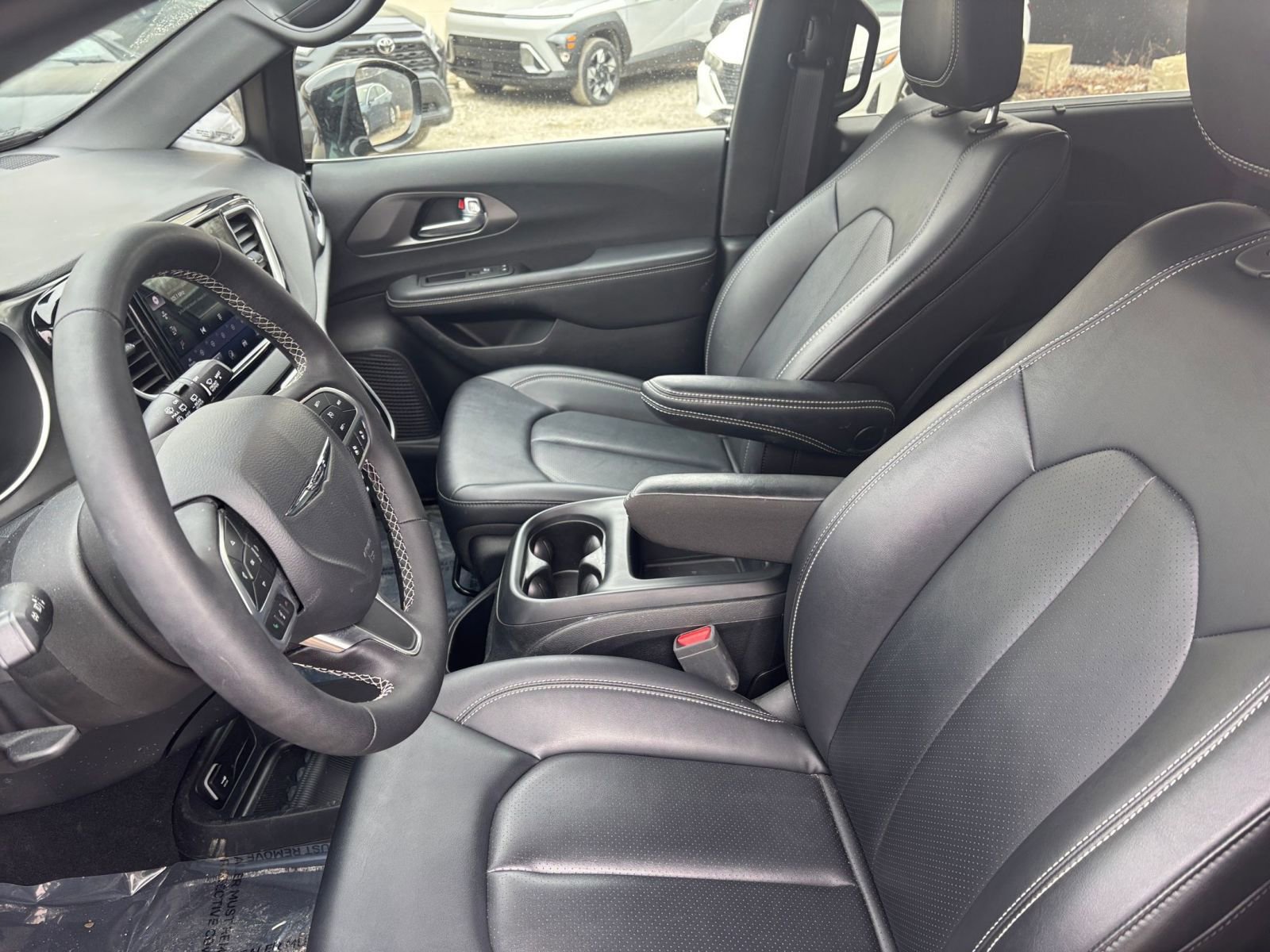 Used 2025 Chrysler Pacifica Select image 29