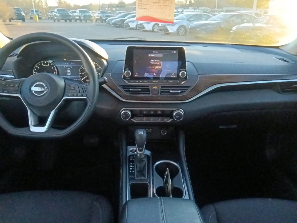 Used 2023 Nissan Altima 2.5 SV image 25