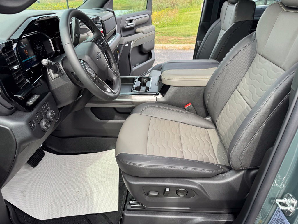 New 2026 Chevrolet Silverado 2500 ZR2 w/ LPO, Dark Essentials Package AWD/4WD image 12
