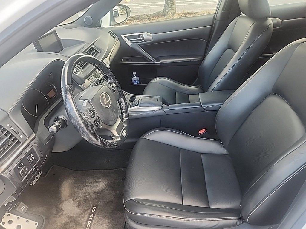 Used 2016 Lexus CT 200h image 4