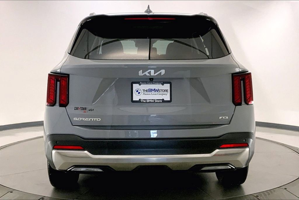 Used 2025 Kia Sorento S AWD/4WD image 3