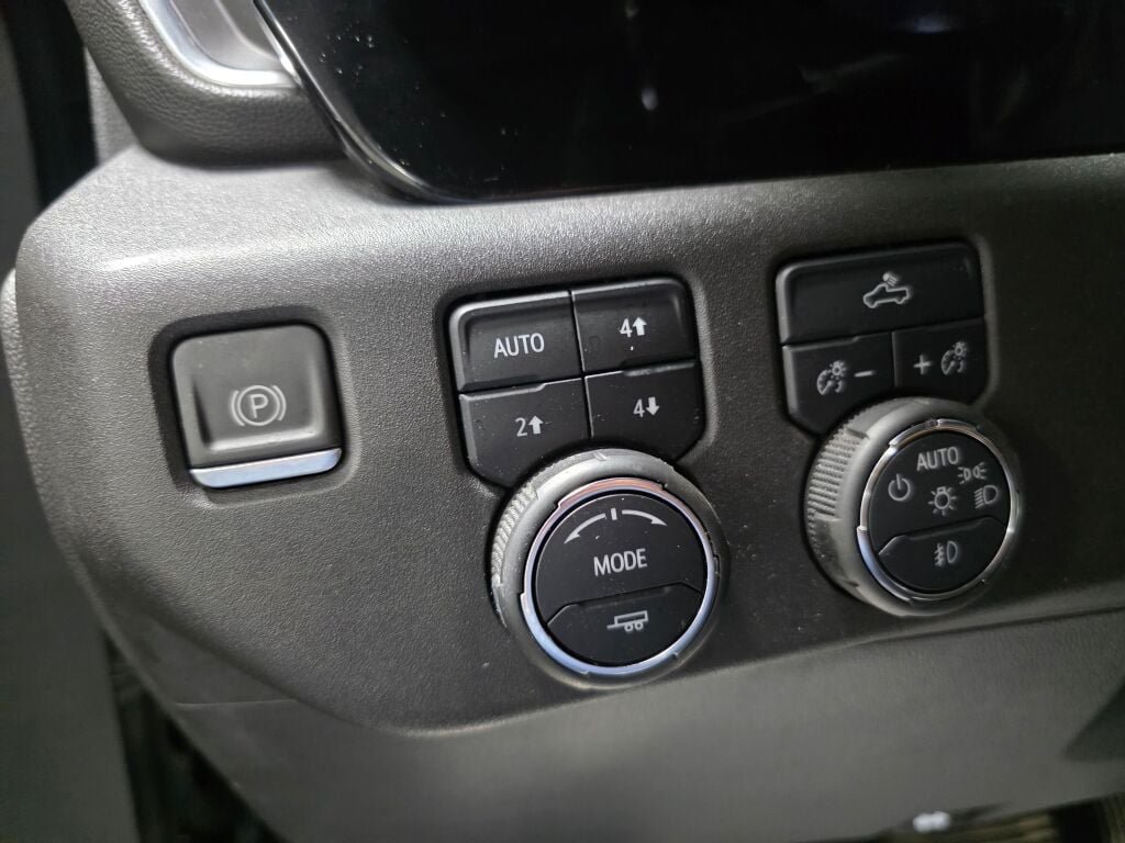 Used 2022 Chevrolet Silverado 1500 RST w/ Convenience Package II AWD/4WD image 16
