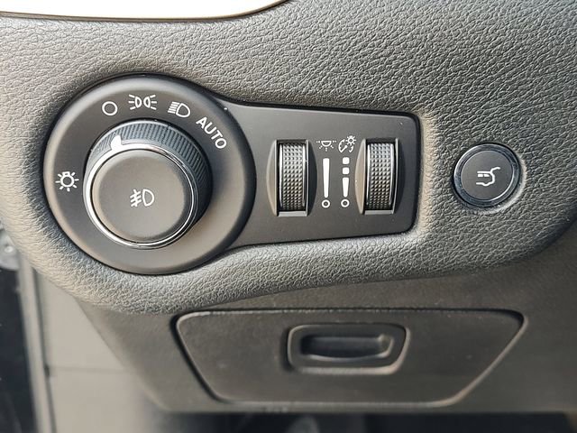 Certified 2018 Jeep Cherokee Limited w/ Technology Group image 26