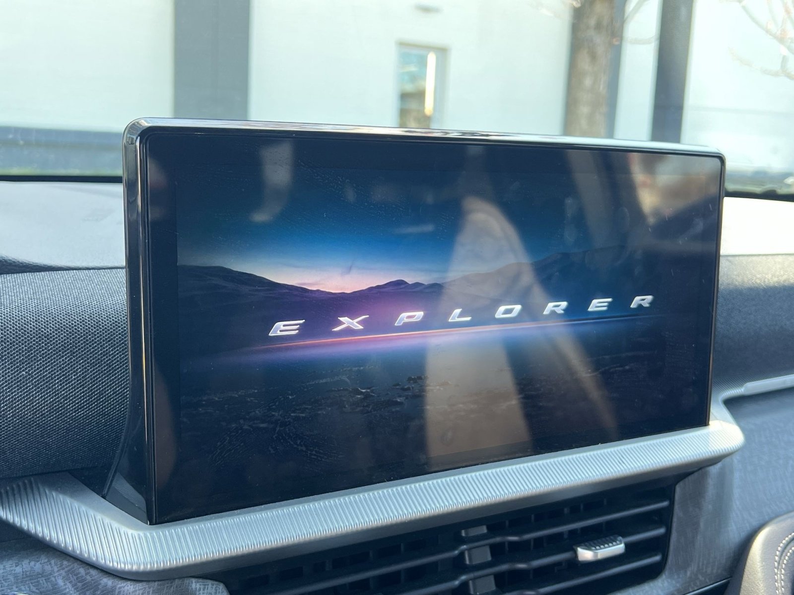 Used 2025 Ford Explorer Platinum w/ LUX Leather Package image 17