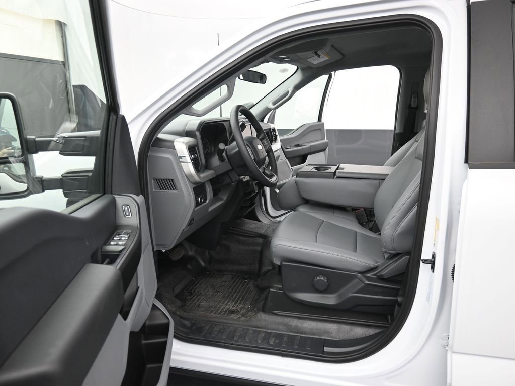 New 2026 Ford F250 XL w/ XL Chrome Package RWD image 6