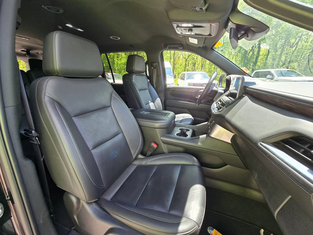 Used 2024 Chevrolet Suburban LT AWD/4WD image 17