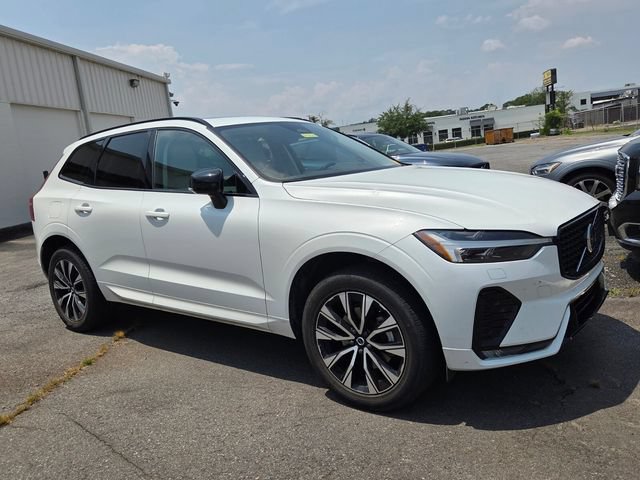 Certified 2024 Volvo XC60 B5 Core w/ Protection Package Premier AWD/4WD image 7