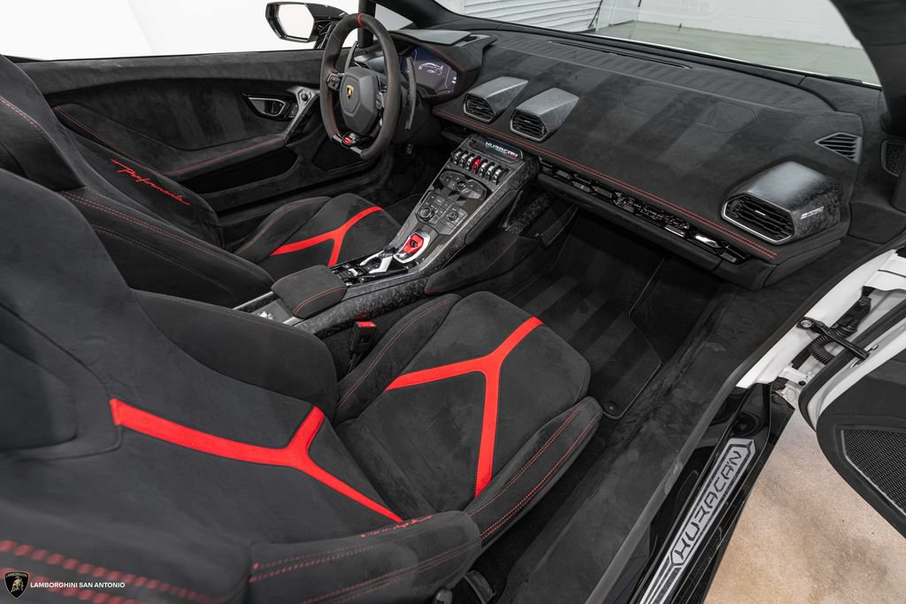 Used 2019 Lamborghini Huracan Performante AWD/4WD image 2