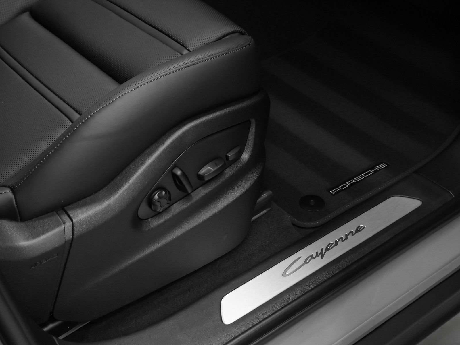 New 2026 Porsche Cayenne E-Hybrid Coupe AWD/4WD image 21