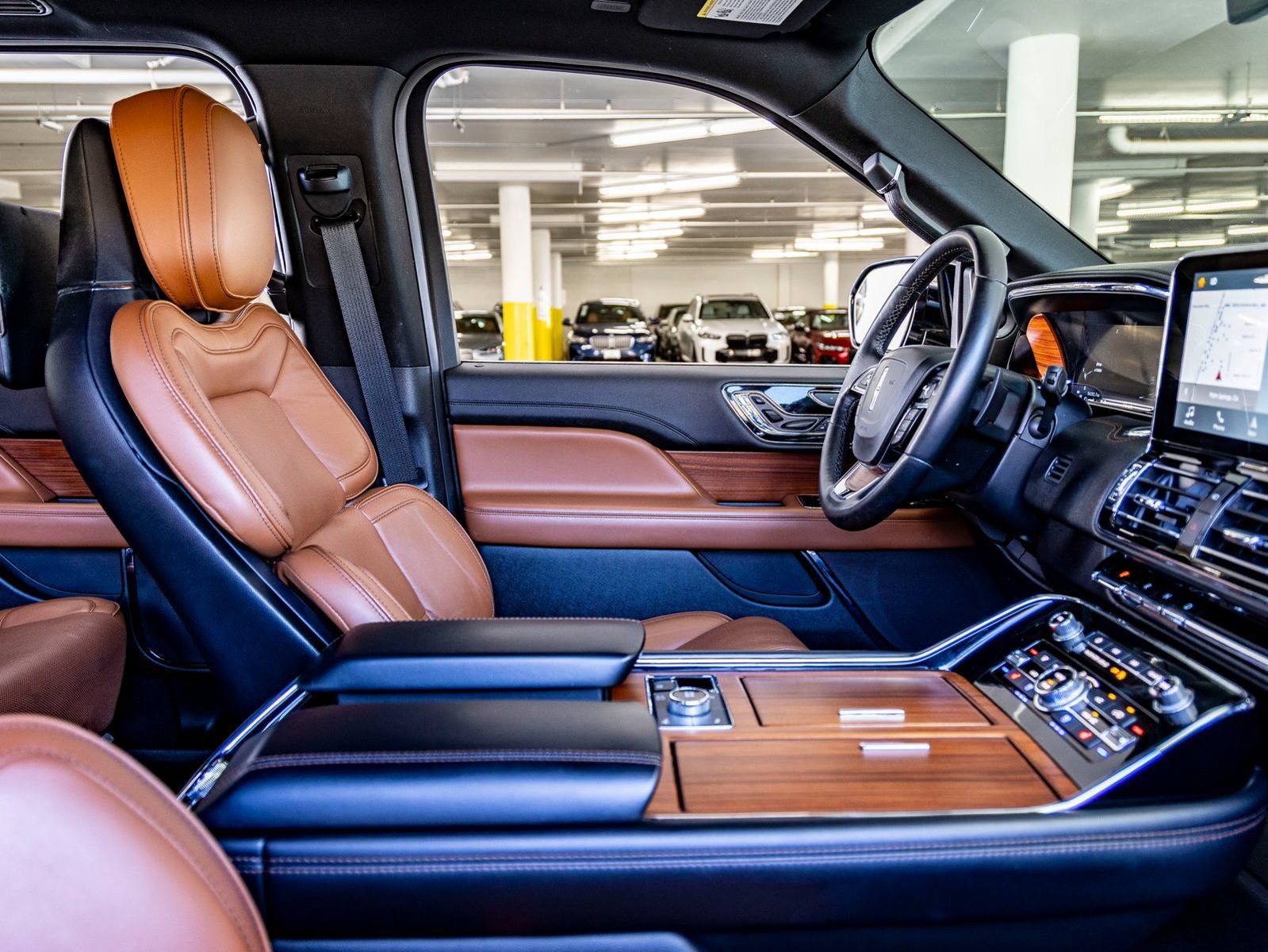 Used 2018 Lincoln Navigator L Reserve w/ Technology Package AWD/4WD image 35