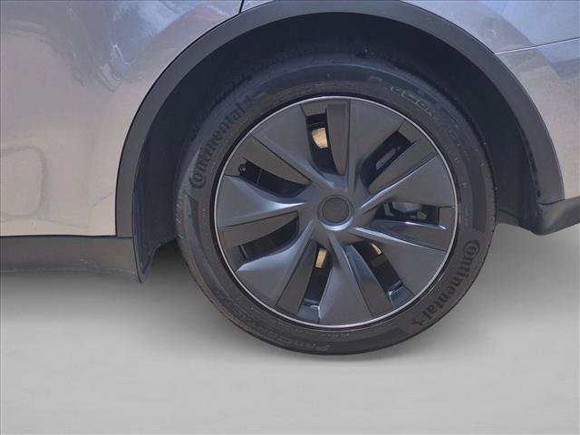 Used 2025 Tesla Model Y Long Range AWD/4WD image 17