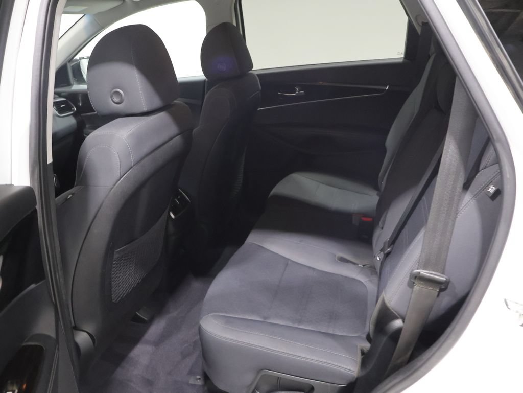 Used 2019 Kia Sorento AWD V6 image 17