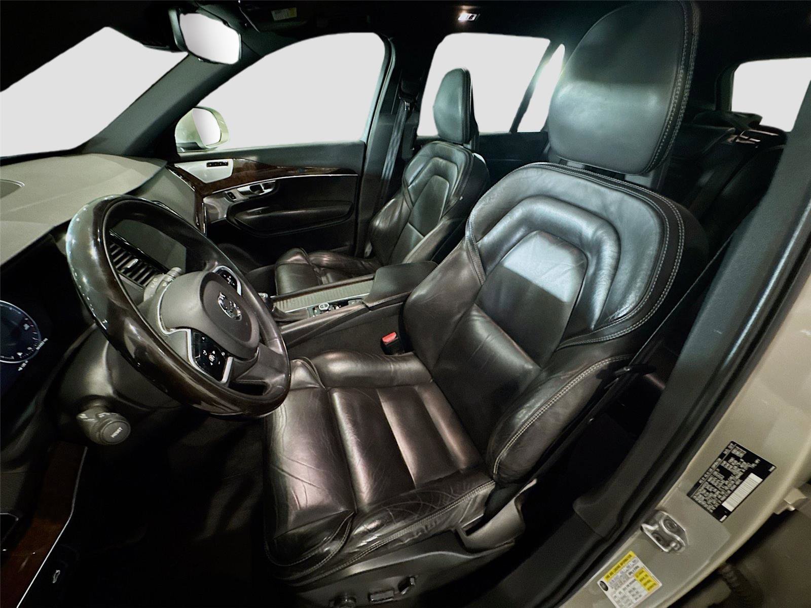 Used 2017 Volvo XC90 T6 Momentum w/ Vision Package image 2