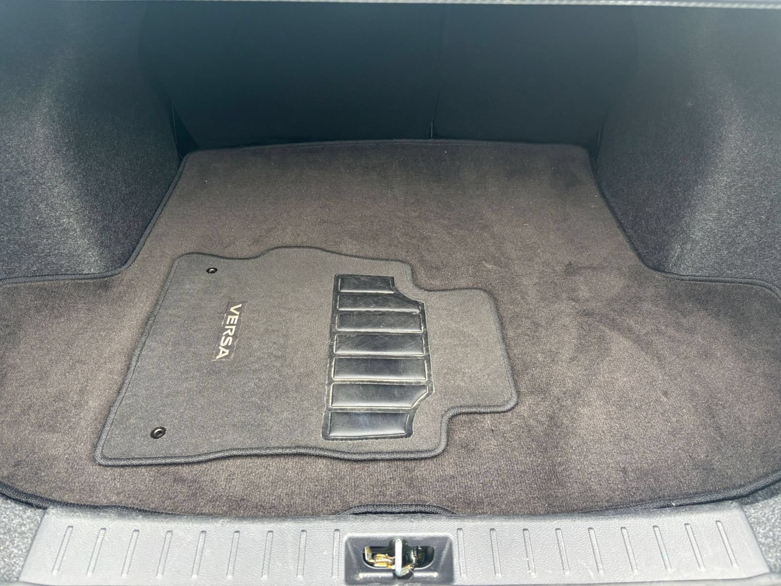 Used 2025 Nissan Versa SV FWD image 25