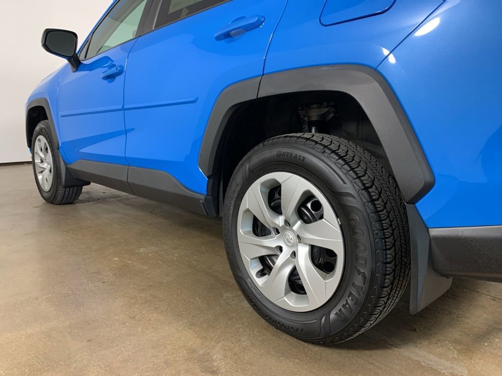 Used 2019 Toyota RAV4 LE w/ Carpet Mat Package AWD/4WD image 15