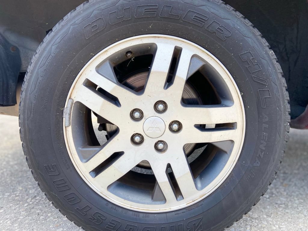 Used 2004 Mitsubishi Endeavor XLS AWD/4WD image 11