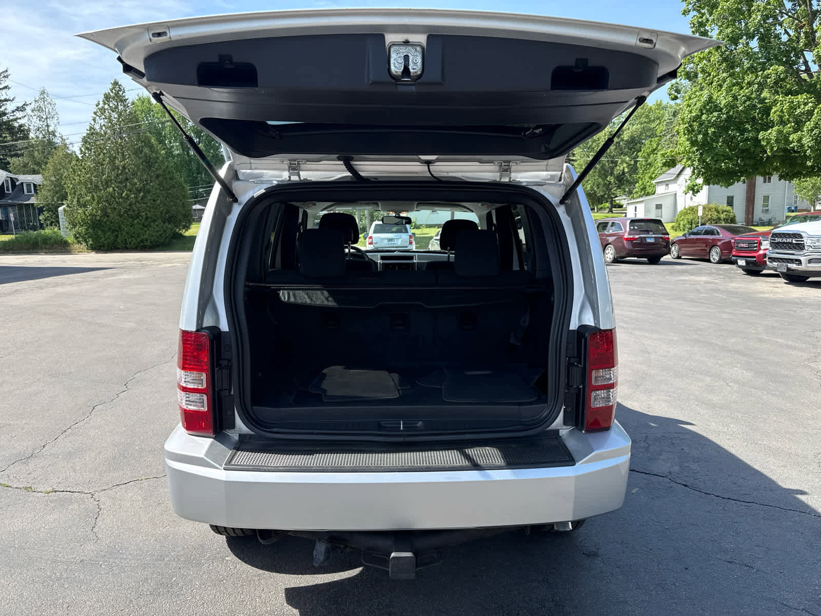 Used 2010 Jeep Liberty Sport w/ Popular Equipment Group AWD/4WD image 15