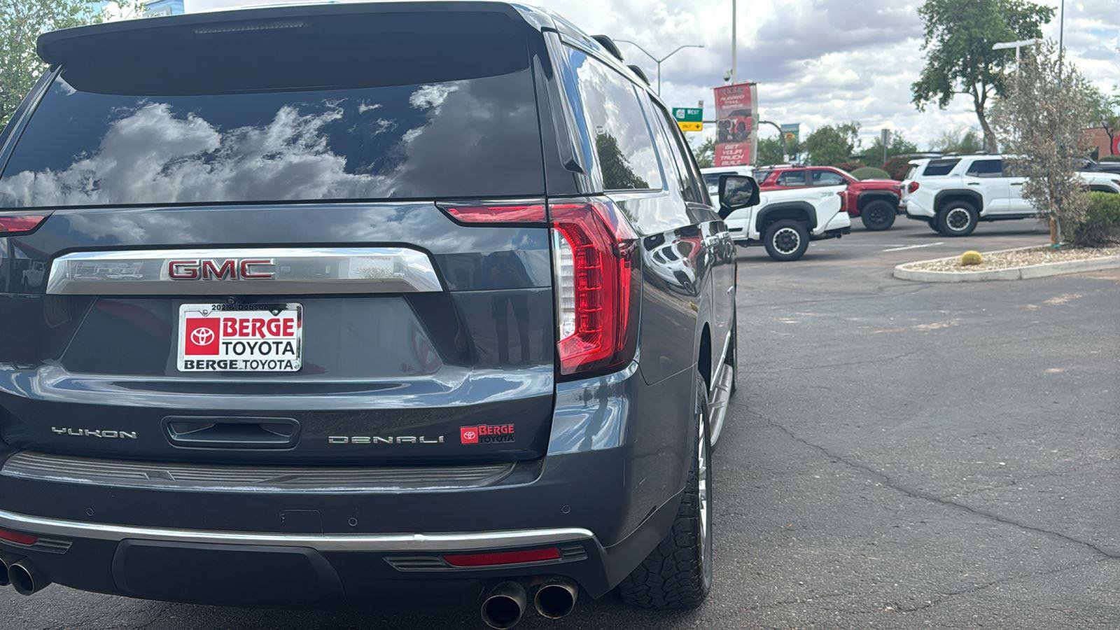 Used 2021 GMC Yukon XL Denali AWD/4WD image 8