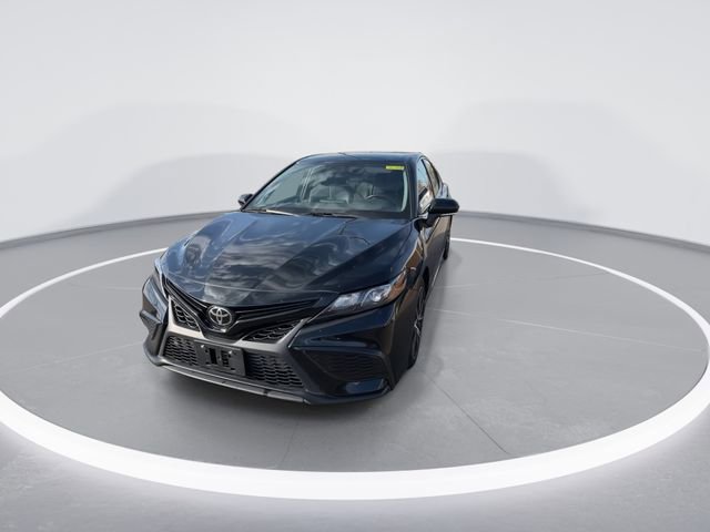 Used 2023 Toyota Camry SE image 3