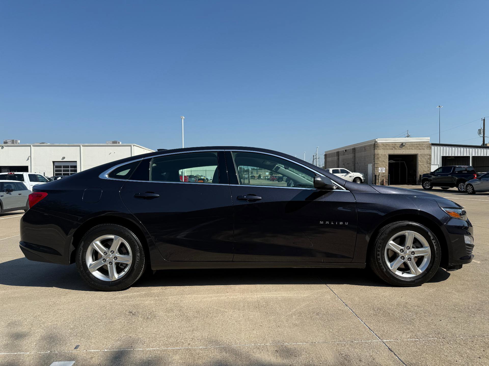 Used 2022 Chevrolet Malibu LS image 4