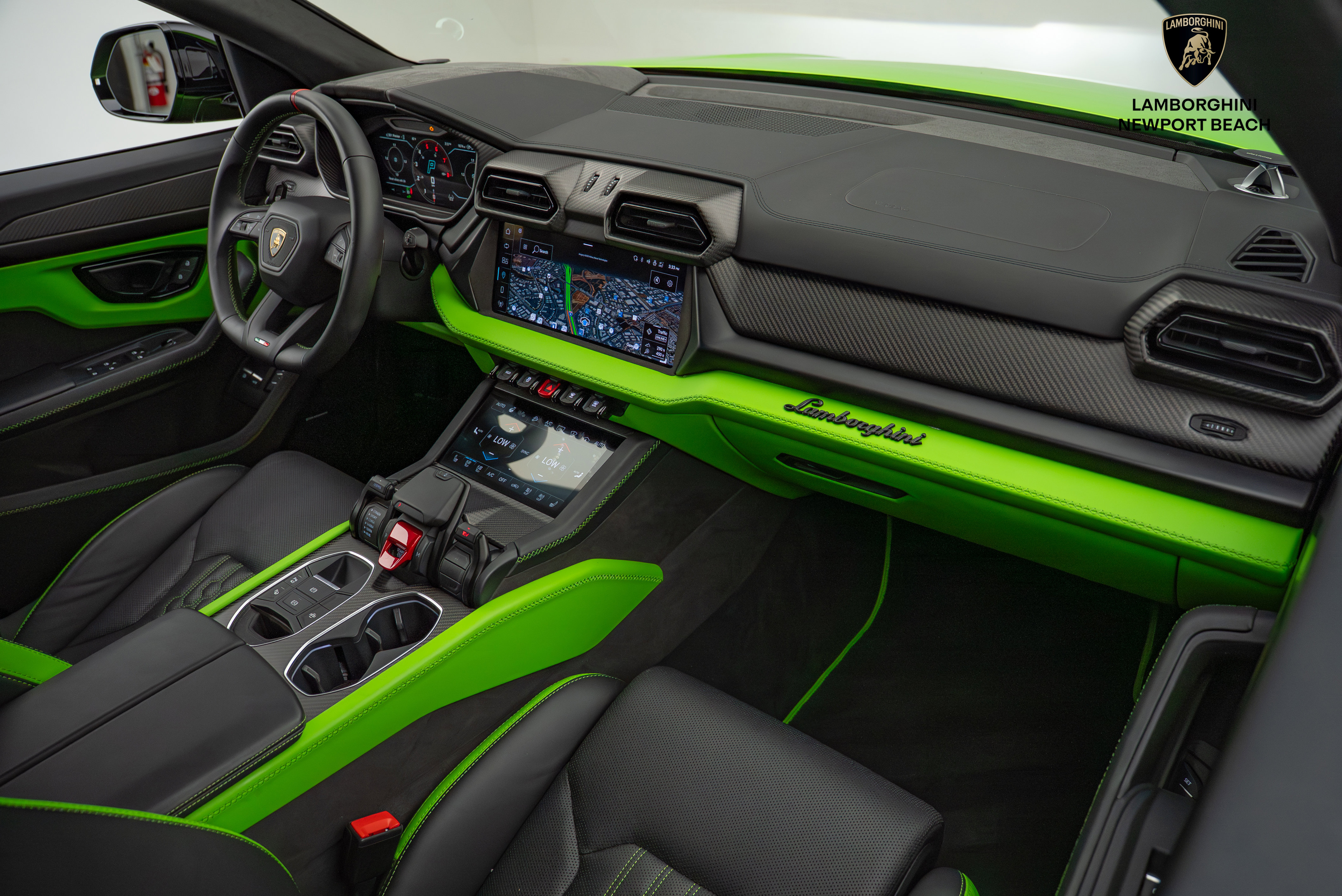 Used 2025 Lamborghini Urus SE image 21