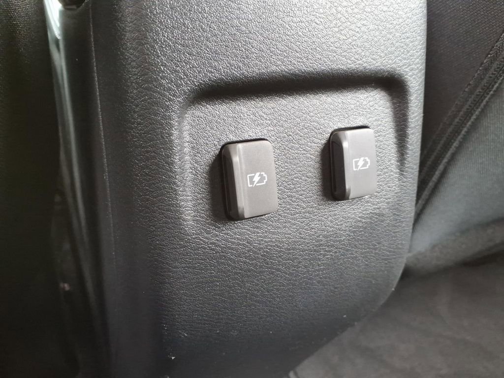 Certified 2023 Nissan Kicks SV FWD image 8