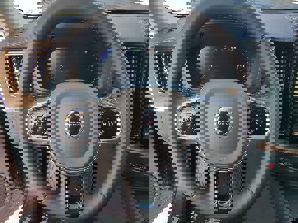 New 2026 Volvo XC60 B5 Ultra w/ Protection Package Premier image 21