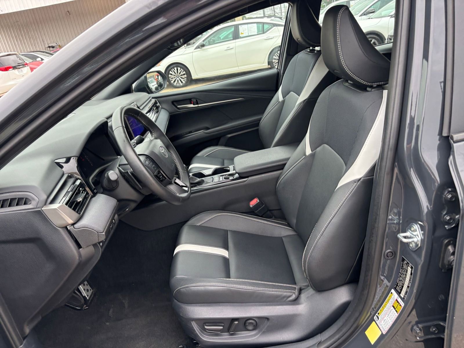 Used 2025 Toyota Camry SE FWD image 27