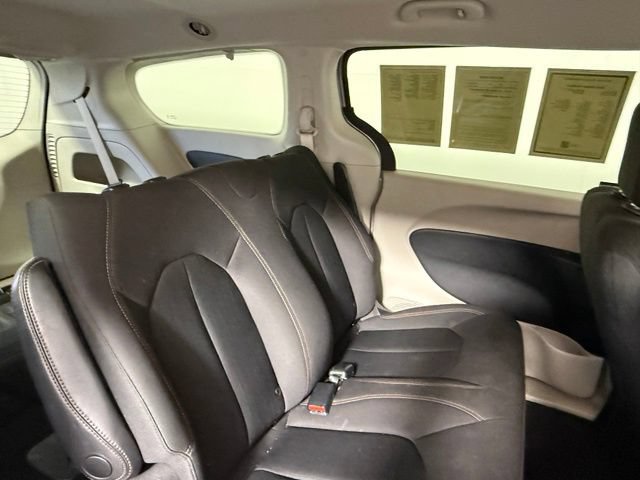 Used 2018 Chrysler Pacifica L FWD image 40