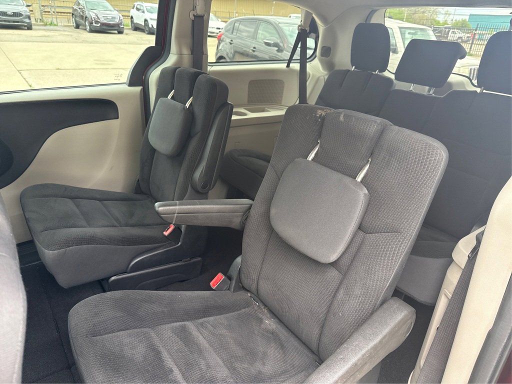 Used 2019 Dodge Grand Caravan SE w/ UConnect Hands-Free Group FWD image 12