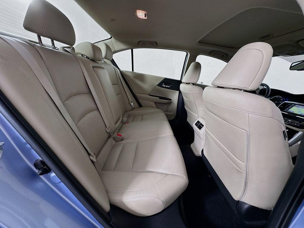 Used 2017 Honda Accord Touring image 30
