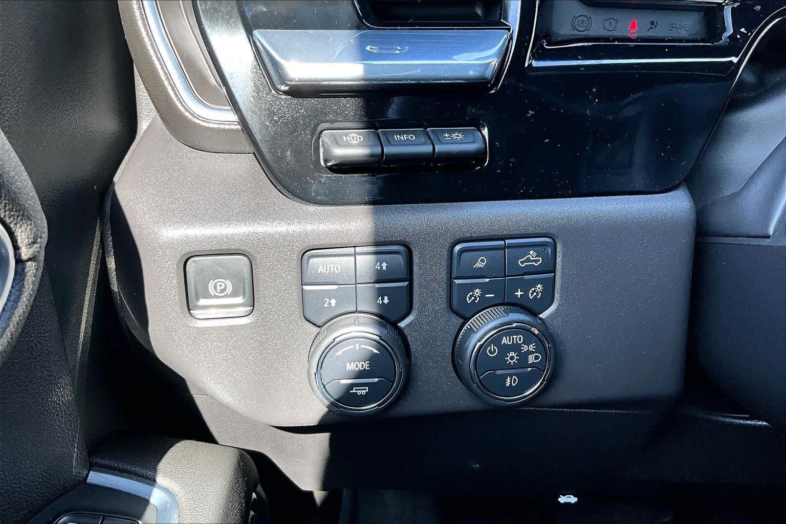 Used 2024 Chevrolet Silverado 1500 High Country w/ High Country Premium Package AWD/4WD image 33