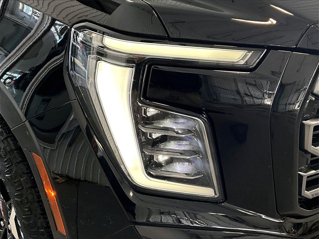 Used 2025 GMC Yukon AT4 w/ LPO, Floor Liner Package image 34