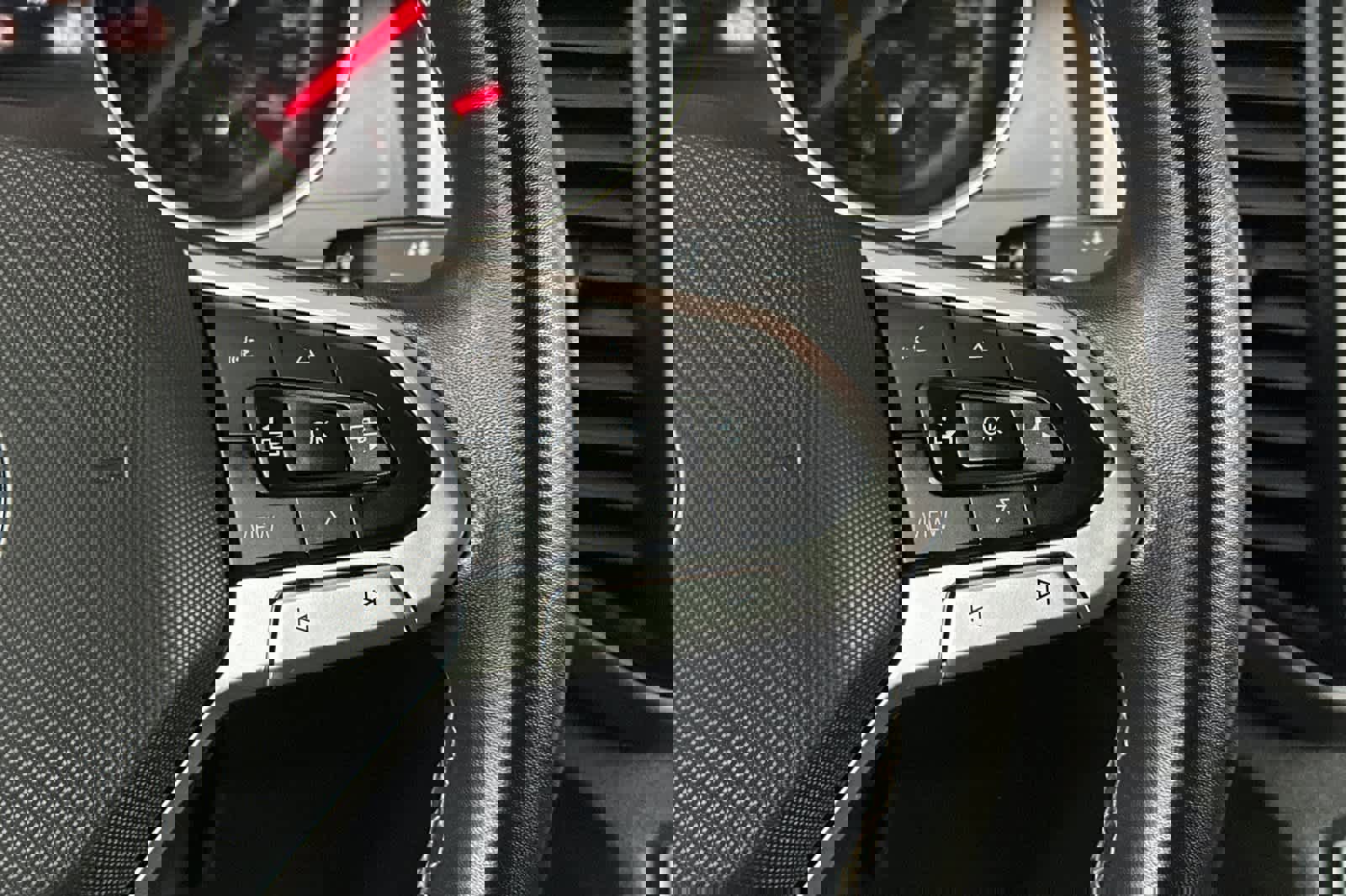 Used 2021 Volkswagen Atlas Cross Sport SE image 27